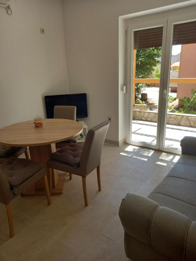 Apartmani Pajalic Krk Town Exterior foto