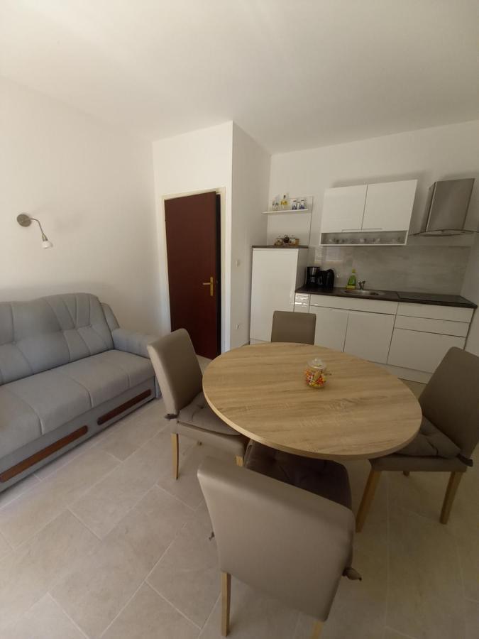 Apartmani Pajalic Krk Town Exterior foto